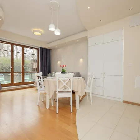 Lägenhet Beautiful With Spacious Terrace By Renters *