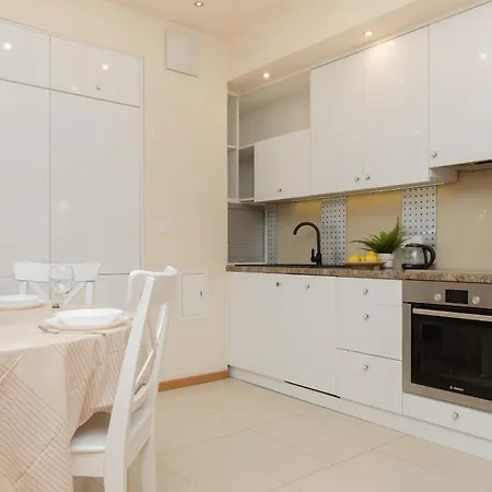 Beautiful With Spacious Terrace By Renters *