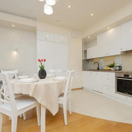 Apartment Beautiful With Spacious Terrace By Renters