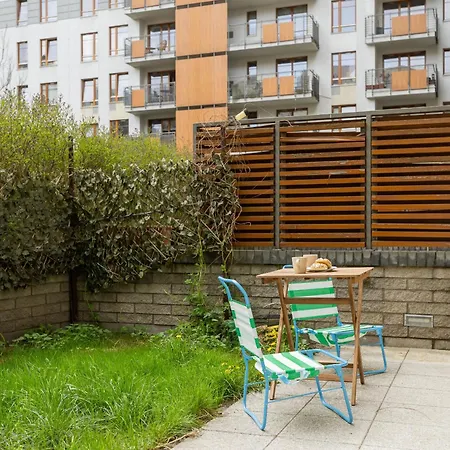 Beautiful With Spacious Terrace By Renters Apartment *